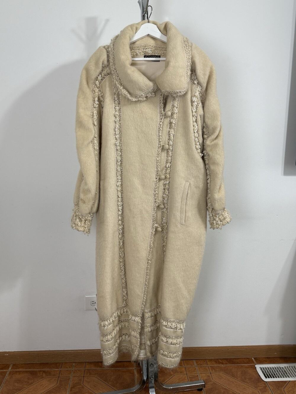 VTG Norma Canada 100% Wool Silk Lined Coat Cream Ivory Crochet Trim Women Size M